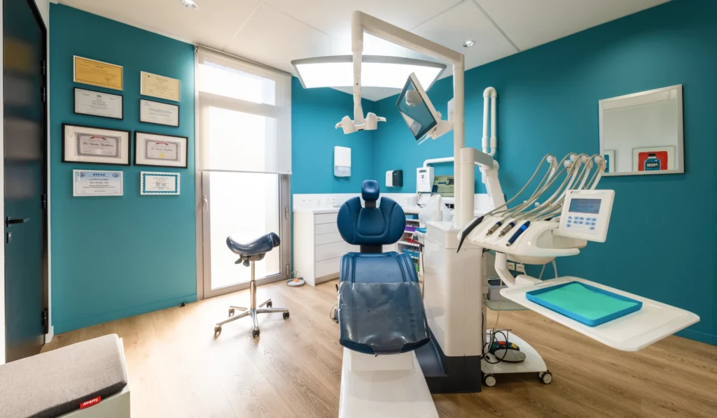 chirurgie orale au cabinet dentaire du Dr Charles Malthieu